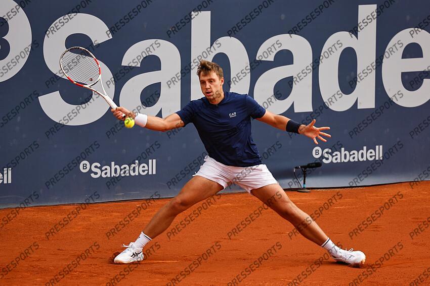 Hamad Medjedovic (SRB), APRIL14, 2025 - Tennis : Medjedovic during singles 1st round match against Giovanni Mpetshi Perricard on the Barcelona Open Banc Sabadell tennis tournament at the Real Club de Tenis de Barcelona in Barcelona, Spain. (Photo by Mutsu Kawamori/AFLO) OPEN DE BARCELONE 