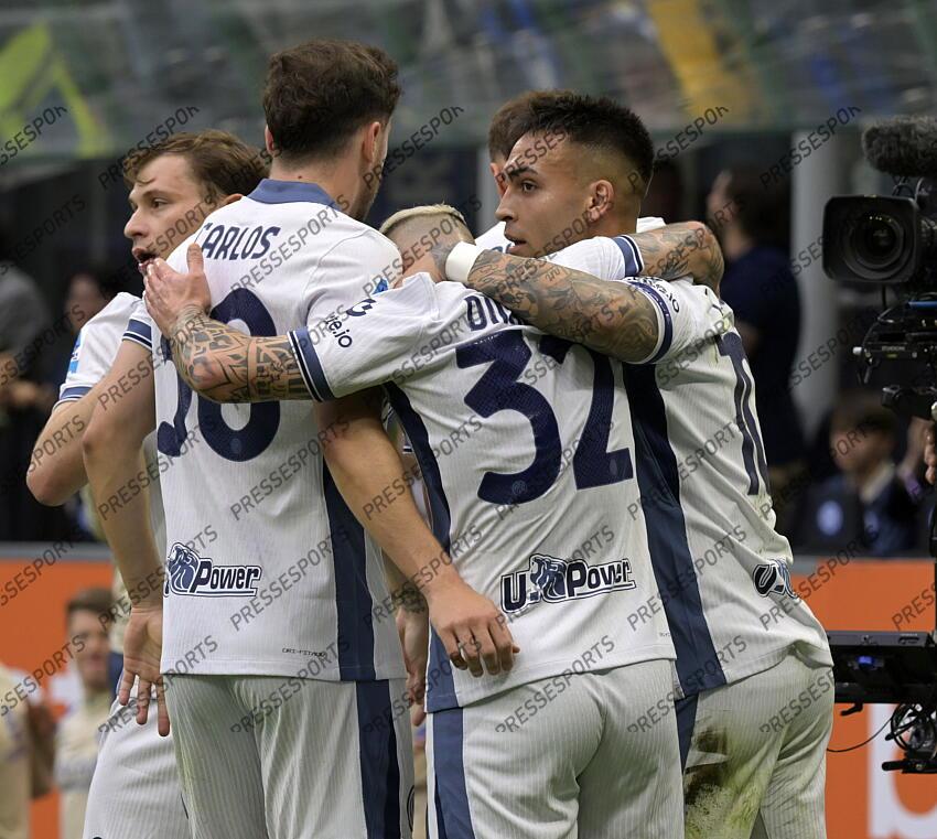 Foto IPP/Paolo Bona Milano 12/04//2025 Campionato Serie A di Calcio stagione 2024/2025 partita Inter-Cagliari Nella foto Lautaro Martinez esulta dopo il gol del 2-0 Italy Photo Press Worldwide Copyright INTER MILAN-CAGLIARI (3-1) 