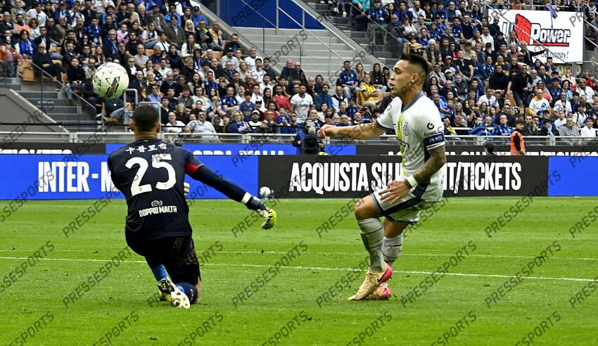 Foto IPP/Paolo Bona Milano 12/04//2025 Campionato Serie A di Calcio stagione 2024/2025 partita Inter-Cagliari Nella foto Lautaro Martinez segna il gol del 2-0 Italy Photo Press Worldwide Copyright INTER MILAN-CAGLIARI (3-1) 