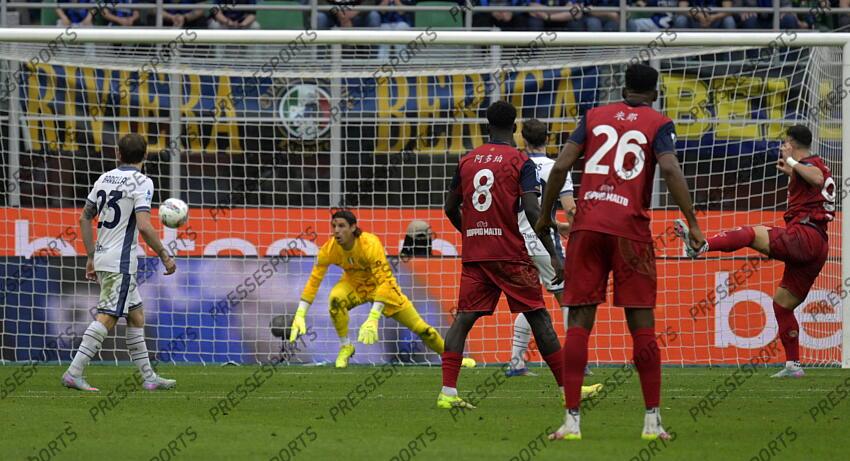 Foto IPP/Paolo Bona Milano 12/04//2025 Campionato Serie A di Calcio stagione 2024/2025 partita Inter-Cagliari Nella foto Roberto Piccoli segna il gol del 2-1 Italy Photo Press Worldwide Copyright INTER MILAN-CAGLIARI (3-1) 