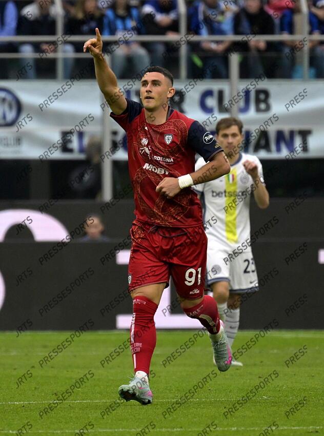 Foto IPP/Paolo Bona Milano 12/04//2025 Campionato Serie A di Calcio stagione 2024/2025 partita Inter-Cagliari Nella foto Roberto Piccoli esulta dopo il gol del 2-1 Italy Photo Press Worldwide Copyright INTER MILAN-CAGLIARI (3-1) 