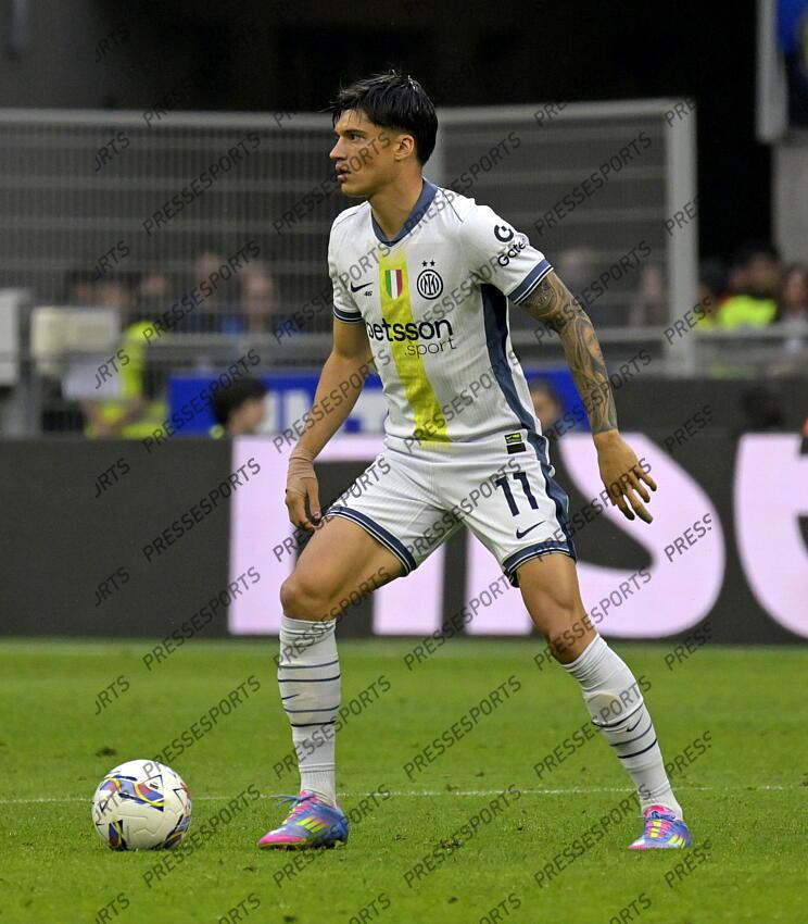 Foto IPP/Paolo Bona Milano 12/04//2025 Campionato Serie A di Calcio stagione 2024/2025 partita Inter-Cagliari Nella foto Joaquin Correa Italy Photo Press Worldwide Copyright INTER MILAN-CAGLIARI (3-1) 
