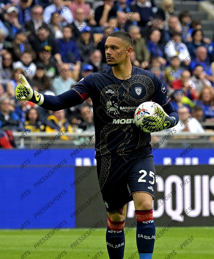 Foto IPP/Paolo Bona Milano 12/04//2025 Campionato Serie A di Calcio stagione 2024/2025 partita Inter-Cagliari Nella foto Elia Caprile Italy Photo Press Worldwide Copyright INTER MILAN-CAGLIARI (3-1) 