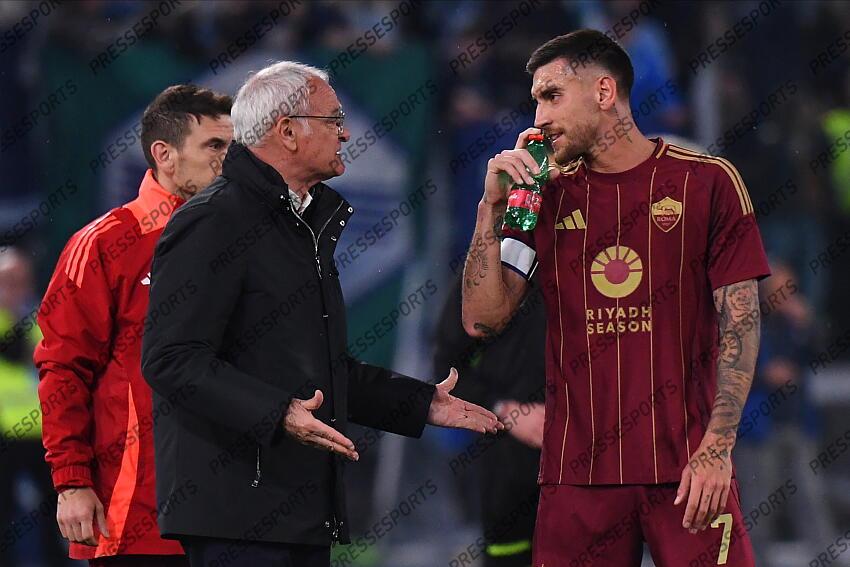 Foto IPP/Luciano Adriani Roma 13/04/2025 Campionato di calcio Serie A Tim 2024-2025 Lazio vs Roma Nella foto: Claudio Ranieri parla con Lorenzo Pellegrini Italy Photo Press - World Copyright LAZIO ROME-AS ROME (1-1) 