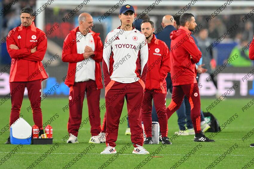 Foto IPP/Roberto Ramaccia Roma 13/4/2025 Campionato di Calcio Serie A 2024/2025 Lazio vs Roma Nella foto Paulo Dybala durante il riscaldamento della Roma Italy Photo Press - World Copyright LAZIO ROME-AS ROME (1-1) 