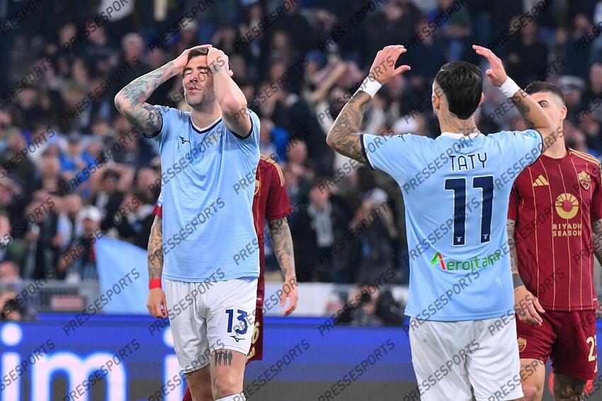 Foto IPP/Luciano Adriani Roma 13/04/2025 Campionato di calcio Serie A Tim 2024-2025 Lazio vs Roma Nella foto: disperazione lazio per loccasione di testa di Alessio Romagnoli, a sinistra Italy Photo Press - World Copyright LAZIO ROME-AS ROME (1-1) 
