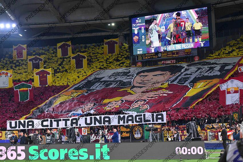 Foto IPP/Luciano Adriani Roma 13/04/2025 Campionato di calcio Serie A Tim 2024-2025 Lazio vs Roma Nella foto: coreografia curva sud roma Italy Photo Press - World Copyright LAZIO ROME-AS ROME (1-1) 
