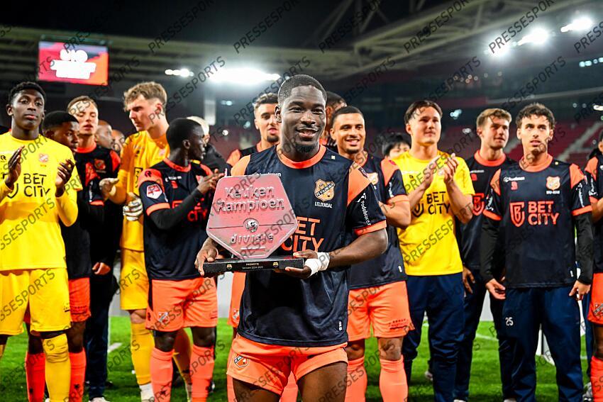 ALKMAAR - Yannick Leliendal of FC Volendam celebrates victory and promotion during the Dutch Premier League match between Jong AZ and FC Volendam at AFAS Stadium on April 14, 2025 in Alkmaar, Netherlands. ANP GERRIT VAN KEULEN JONG AZ-VOLENDAM (0-1) 