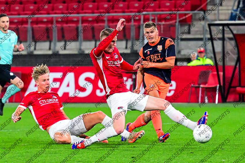 ALKMAAR - Shot by Alex Plat of FC Volendam during the Dutch Premier League match between Jong AZ and FC Volendam at AFAS Stadium on April 14, 2025 in Alkmaar, Netherlands. ANP GERRIT VAN KEULEN JONG AZ-VOLENDAM (0-1) 