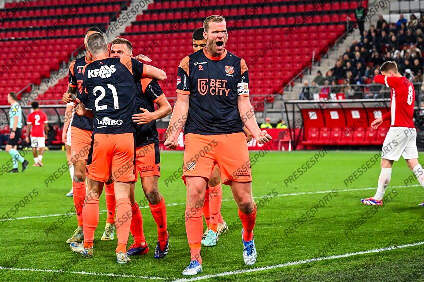 ALKMAAR - Henk Veerman of FC Volendam celebrates the 0-1 during the Dutch First Division match between Jong AZ and FC Volendam at AFAS Stadium on April 14, 2025 in Alkmaar, Netherlands. ANP GERRIT VAN KEULEN JONG AZ-VOLENDAM (0-1) 