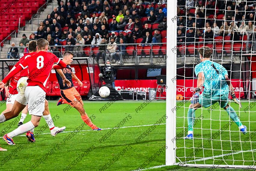 ALKMAAR - Alex Plat of FC Volendam scores the 0-1 during the Dutch First Division match between Jong AZ and FC Volendam at AFAS Stadium on April 14, 2025 in Alkmaar, Netherlands. ANP GERRIT VAN KEULEN JONG AZ-VOLENDAM (0-1) 