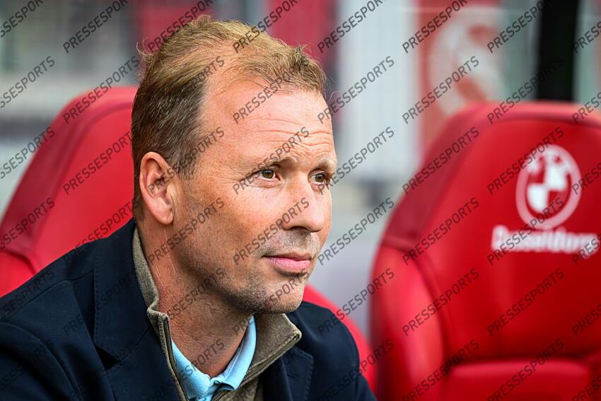 ALKMAAR - FC Volendam coach Rick Kruys during the Dutch Premier League match between Jong AZ and FC Volendam at AFAS Stadium on April 14, 2025 in Alkmaar, Netherlands. ANP GERRIT VAN KEULEN JONG AZ-VOLENDAM (0-1) 