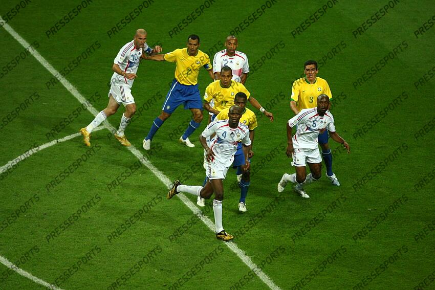 devant: vieira (patrick) / gallas (william) / juan / gilberto silva / lucio / zidane (zinedine) / cafu / henry (thierry) BRESIL-FRANCE (0-1) 1/4 de finale devant: vieira (patrick) / gallas (william) / juan / gilberto silva / lucio / zidane (zinedine) / cafu / henry (thierry) L'(17/11/2006) FF(04/06/2013) 