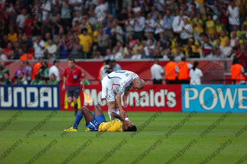 ze roberto zidane (zinedine) BRESIL-FRANCE (0-1) 1/4 de finale zidane reconfortant ze roberto L'(29/04/2016) L'(07/07/2018) 