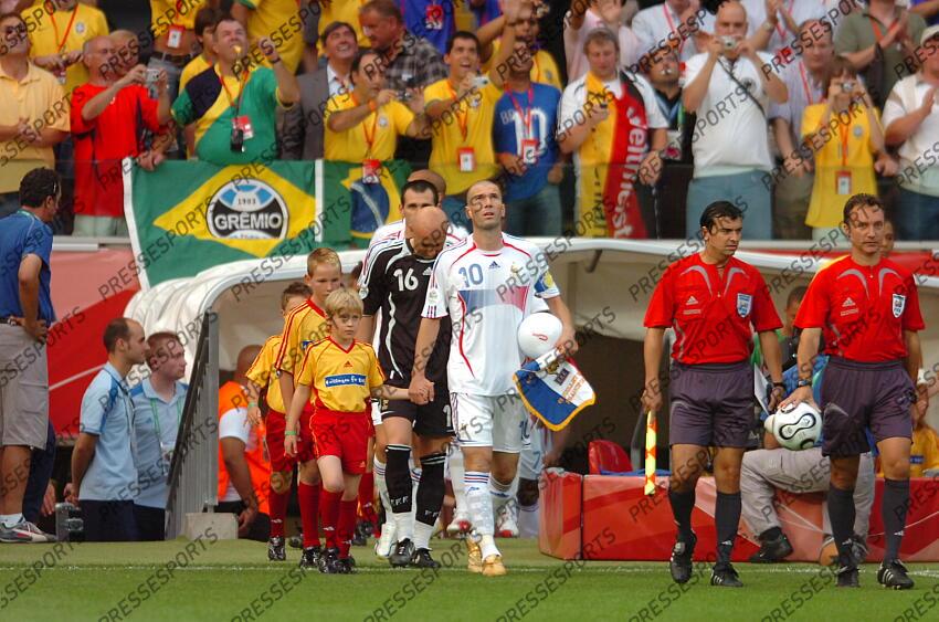 barthez (fabien) zidane (zinedine) BRESIL-FRANCE (0-1) 1/4 de finale L'(02/07/2006) compilation best of 2006 FF(14/12/2007) HORS SERIE ZIDANE INSTANTS DECISIFS - Juin 2022 