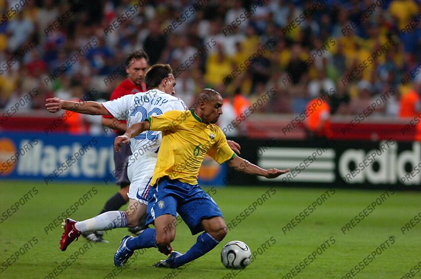 ribery (franck) roberto carlos BRESIL-FRANCE (0-1) 1/4 de finale FF(25/07/2006) 