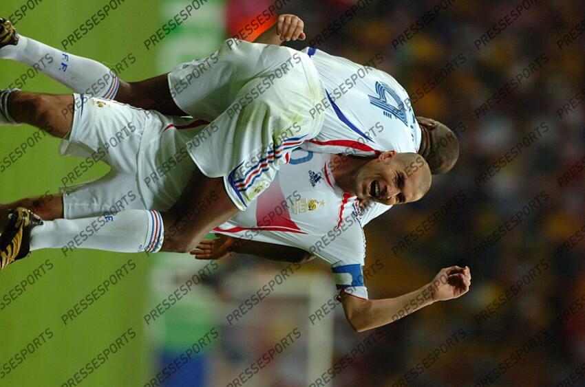 vieira (patrick) zidane (zinedine) BRESIL-FRANCE (0-1) 1/4 de finale MAG (1255) du 15/07/2006 (SPECIAL ZIDANE) MAG(1454) du 29/05/2010 (supplément spécial DVD Coca Cola "Célébrez les buts !") 