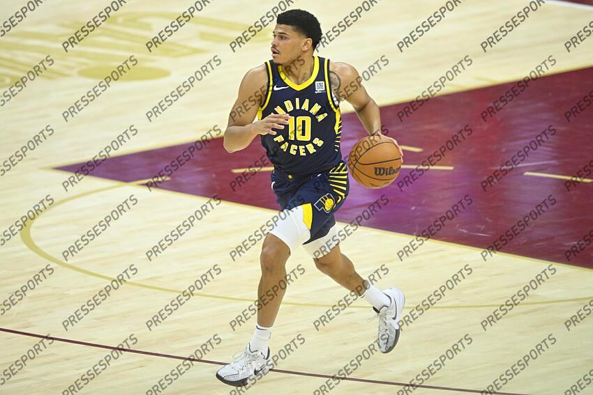 Apr 13, 2025; Cleveland, Ohio, USA; Indiana Pacers guard RayJ Dennis (10) brings the ball up court in the third quarter against the Cleveland Cavaliers at Rocket Arena. Mandatory Credit: David Richard-Imagn Images NBA: Indiana Pacers at Cleveland Cavaliers 