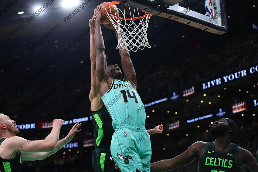 Apr 13, 2025; Boston, Massachusetts, USA; Charlotte Hornets forward Moussa Diabate (14) dunks the ball during the second half against the Boston Celtics at TD Garden. Mandatory Credit: Paul Rutherford-Imagn Images NBA: Charlotte Hornets at Boston Celtics 