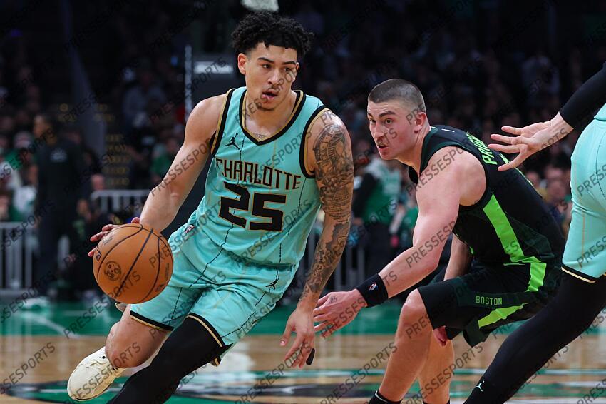 Apr 13, 2025; Boston, Massachusetts, USA; Charlotte Hornets guard KJ Simpson (25) drives to the basket during the second half against the Boston Celtics at TD Garden. Mandatory Credit: Paul Rutherford-Imagn Images NBA: Charlotte Hornets at Boston Celtics 