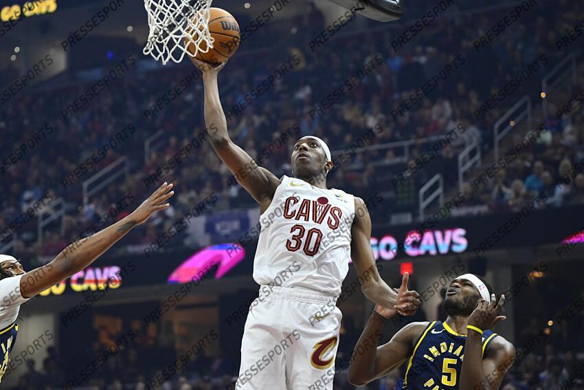 Apr 13, 2025; Cleveland, Ohio, USA; Cleveland Cavaliers forward Nae'Qwan Tomlin (30) drives to the basket beside Indiana Pacers forward Jarace Walker (5) in the first quarter at Rocket Arena. Mandatory Credit: David Richard-Imagn Images NBA: Indiana Pacers at Cleveland Cavaliers 