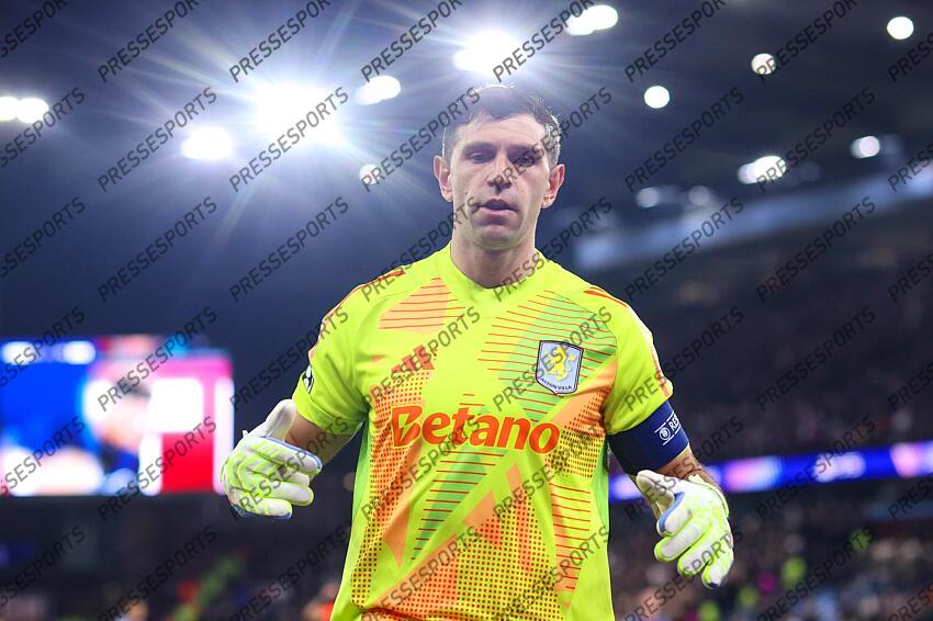 15 April 2025, Aston - Champions League Football, Quarter-Final, Second Leg - Aston Villa v Paris Saint-Germain - Aston Villa goalkeeper Emiliano Martinez - Photo: Charlotte Wilson / Offside. ASTON VILLA-PSG (3-2) 