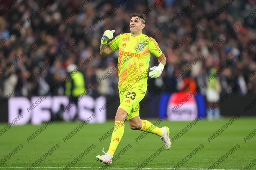 15 April 2025, Aston - Champions League Football, Quarter-Final, Second Leg - Aston Villa v Paris Saint-Germain - Aston Villa goalkeeper Emiliano Martinez celebrates - Photo: Charlotte Wilson / Offside. ASTON VILLA-PSG (3-2) 