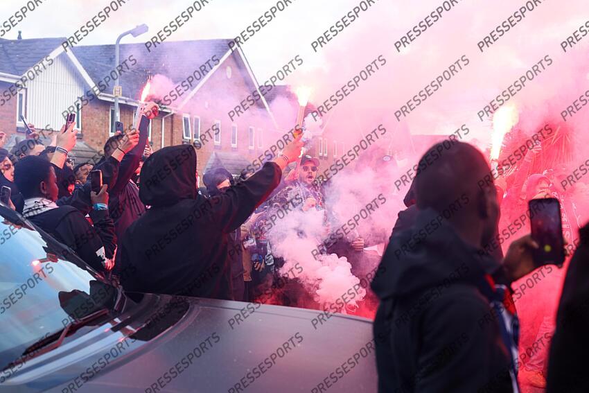 15 April 2025, Aston - Champions League Football, Quarter-Final, Second Leg - Aston Villa v Paris Saint-Germain - PSG fans light flares - Photo: Charlotte Wilson / Offside. ASTON VILLA-PSG (3-2) 