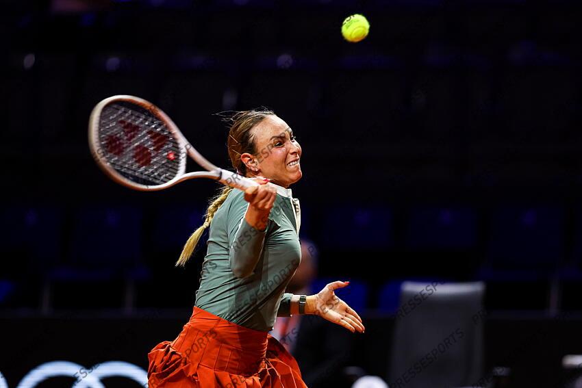 15.04.2025, Porsche Arena, Stuttgart, GER, WTA Tour, Stuttgart Porsche Grand Prix, im Bild Im Bild Donna Vekic CRO, Donna Vekic CRO vs Jana Fett CRO // during the Stuttgart Porsche Grand Prix Tournamen of the WTA Tour at the Porsche Arena in Stuttgart, Germany on 2025/04/15. EXPA Pictures © 2025, PhotoCredit: EXPA/ Eibner-Pressefoto/ Roger Buerke ATTENTION - OUT of GER PORSCHE TENNIS GRAND PRIX 