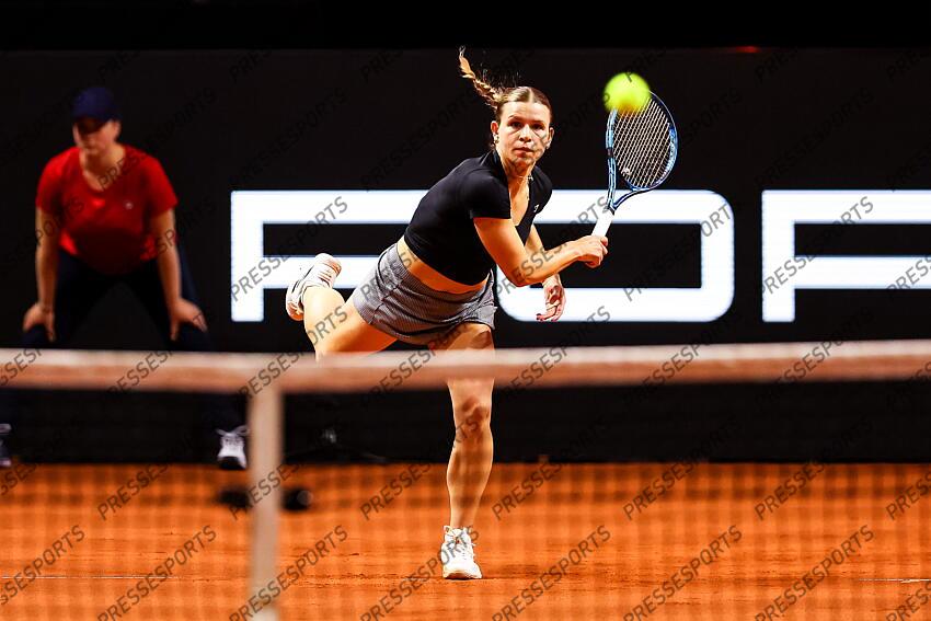 15.04.2025, Porsche Arena, Stuttgart, GER, WTA Tour, Stuttgart Porsche Grand Prix, im Bild Im Bild Jana Fett CRO, Donna Vekic CRO vs Jana Fett CRO // during the Stuttgart Porsche Grand Prix Tournamen of the WTA Tour at the Porsche Arena in Stuttgart, Germany on 2025/04/15. EXPA Pictures © 2025, PhotoCredit: EXPA/ Eibner-Pressefoto/ Roger Buerke ATTENTION - OUT of GER PORSCHE TENNIS GRAND PRIX 