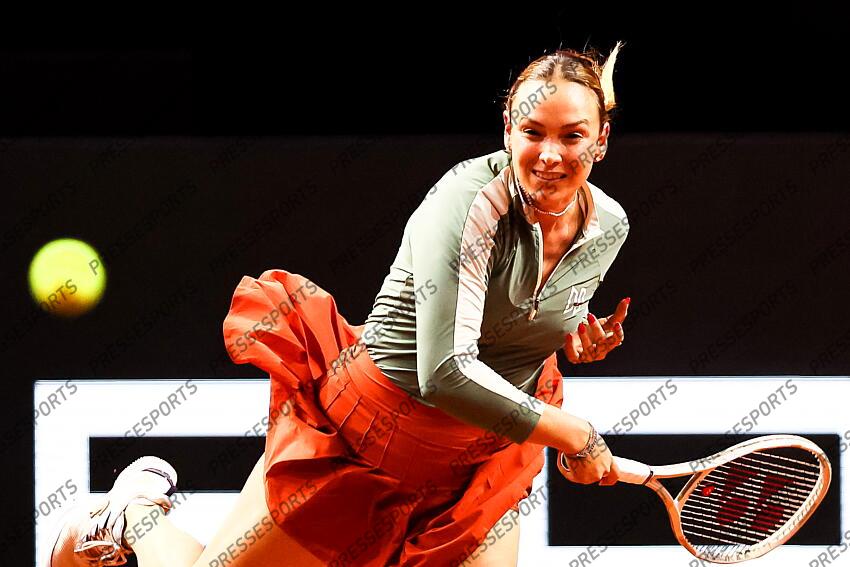 15.04.2025, Porsche Arena, Stuttgart, GER, WTA Tour, Stuttgart Porsche Grand Prix, im Bild Im Bild Donna Vekic CRO, Donna Vekic CRO vs Jana Fett CRO // during the Stuttgart Porsche Grand Prix Tournamen of the WTA Tour at the Porsche Arena in Stuttgart, Germany on 2025/04/15. EXPA Pictures © 2025, PhotoCredit: EXPA/ Eibner-Pressefoto/ Roger Buerke ATTENTION - OUT of GER PORSCHE TENNIS GRAND PRIX 