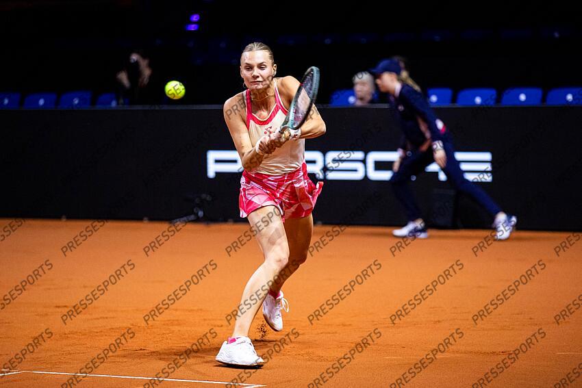 15.04.2025, Porsche Arena, Stuttgart, GER, WTA Tour, Stuttgart Porsche Grand Prix, im Bild im Bild Dayana YASTREMSKA UKR, Jelena OSTAPENKO LAT vs Dayana YASTREMSKA UKR // during the Stuttgart Porsche Grand Prix Tournamen of the WTA Tour at the Porsche Arena in Stuttgart, Germany on 2025/04/15. EXPA Pictures © 2025, PhotoCredit: EXPA/ Eibner-Pressefoto/ Roger Buerke ATTENTION - OUT of GER PORSCHE TENNIS GRAND PRIX 