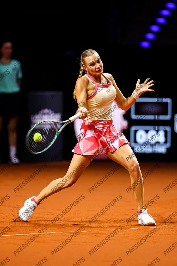15.04.2025, Porsche Arena, Stuttgart, GER, WTA Tour, Stuttgart Porsche Grand Prix, im Bild im Bild Dayana YASTREMSKA UKR, Jelena OSTAPENKO LAT vs Dayana YASTREMSKA UKR // during the Stuttgart Porsche Grand Prix Tournamen of the WTA Tour at the Porsche Arena in Stuttgart, Germany on 2025/04/15. EXPA Pictures © 2025, PhotoCredit: EXPA/ Eibner-Pressefoto/ Roger Buerke ATTENTION - OUT of GER PORSCHE TENNIS GRAND PRIX 