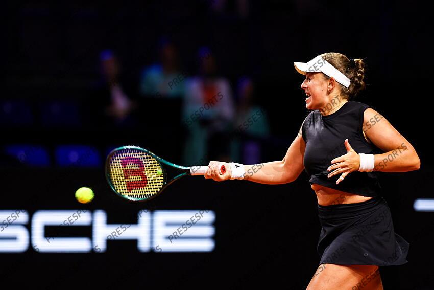 15.04.2025, Porsche Arena, Stuttgart, GER, WTA Tour, Stuttgart Porsche Grand Prix, im Bild im Bild Jelena OSTAPENKO LAT, Jelena OSTAPENKO LAT vs Dayana YASTREMSKA UKR // during the Stuttgart Porsche Grand Prix Tournamen of the WTA Tour at the Porsche Arena in Stuttgart, Germany on 2025/04/15. EXPA Pictures © 2025, PhotoCredit: EXPA/ Eibner-Pressefoto/ Roger Buerke ATTENTION - OUT of GER PORSCHE TENNIS GRAND PRIX 