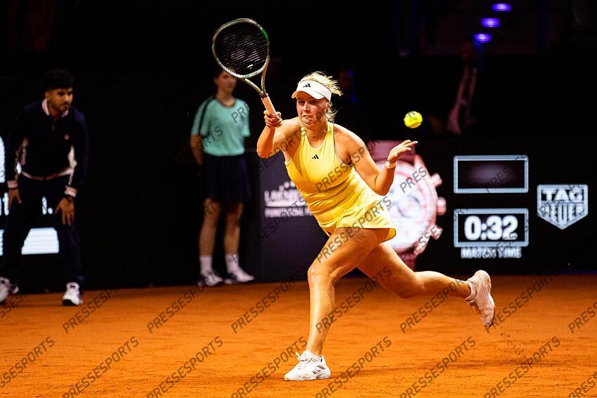 14.04.2025, Porsche Arena, Stuttgart, GER, WTA Tour, Stuttgart Porsche Grand Prix, im Bild im Bild Clara Tauson DEN, Anastasia Potapova vs Clara Tauson DEN // during the Stuttgart Porsche Grand Prix Tournamen of the WTA Tour at the Porsche Arena in Stuttgart, Germany on 2025/04/14. EXPA Pictures © 2025, PhotoCredit: EXPA/ Eibner-Pressefoto/ Roger Buerke ATTENTION - OUT of GER PORSCHE TENNIS GRAND PRIX 