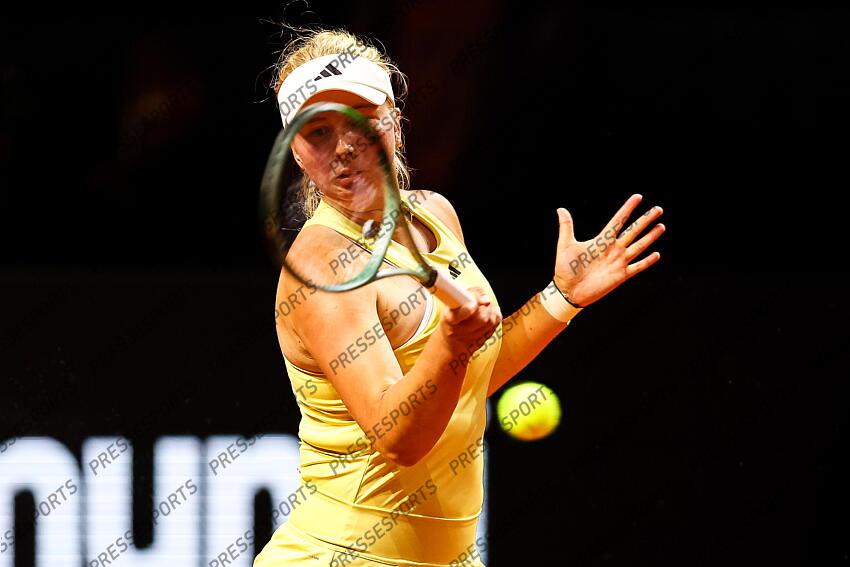 14.04.2025, Porsche Arena, Stuttgart, GER, WTA Tour, Stuttgart Porsche Grand Prix, im Bild im Bild Clara Tauson DEN, Anastasia Potapova vs Clara Tauson DEN // during the Stuttgart Porsche Grand Prix Tournamen of the WTA Tour at the Porsche Arena in Stuttgart, Germany on 2025/04/14. EXPA Pictures © 2025, PhotoCredit: EXPA/ Eibner-Pressefoto/ Roger Buerke ATTENTION - OUT of GER PORSCHE TENNIS GRAND PRIX 