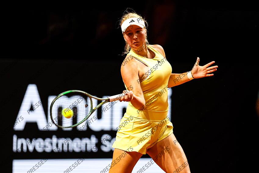 14.04.2025, Porsche Arena, Stuttgart, GER, WTA Tour, Stuttgart Porsche Grand Prix, im Bild im Bild Clara Tauson DEN, Anastasia Potapova vs Clara Tauson DEN // during the Stuttgart Porsche Grand Prix Tournamen of the WTA Tour at the Porsche Arena in Stuttgart, Germany on 2025/04/14. EXPA Pictures © 2025, PhotoCredit: EXPA/ Eibner-Pressefoto/ Roger Buerke ATTENTION - OUT of GER PORSCHE TENNIS GRAND PRIX 