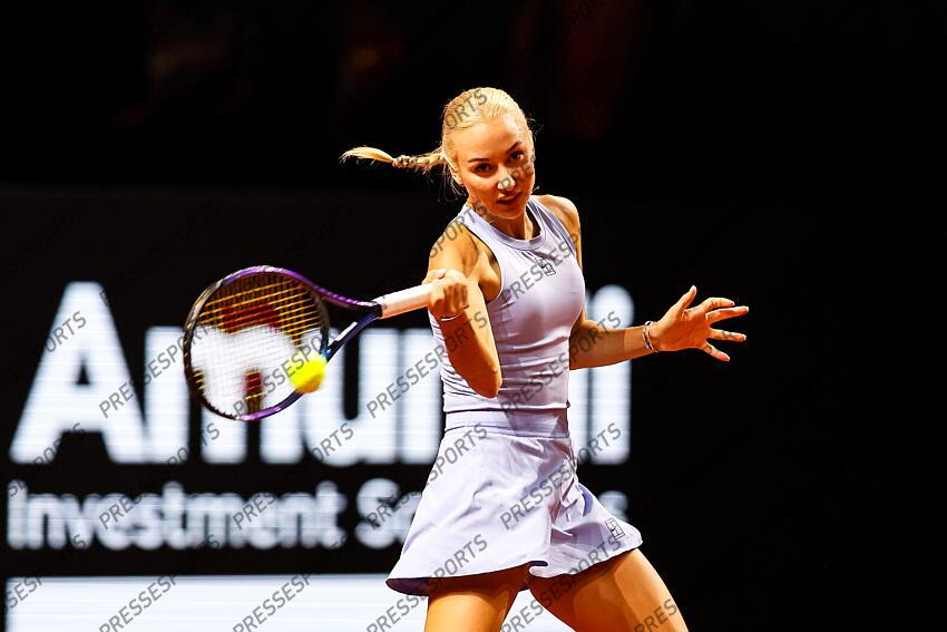 14.04.2025, Porsche Arena, Stuttgart, GER, WTA Tour, Stuttgart Porsche Grand Prix, im Bild im Bild Anastasia Potapova, Anastasia Potapova vs Clara Tauson DEN // during the Stuttgart Porsche Grand Prix Tournamen of the WTA Tour at the Porsche Arena in Stuttgart, Germany on 2025/04/14. EXPA Pictures © 2025, PhotoCredit: EXPA/ Eibner-Pressefoto/ Roger Buerke ATTENTION - OUT of GER PORSCHE TENNIS GRAND PRIX 