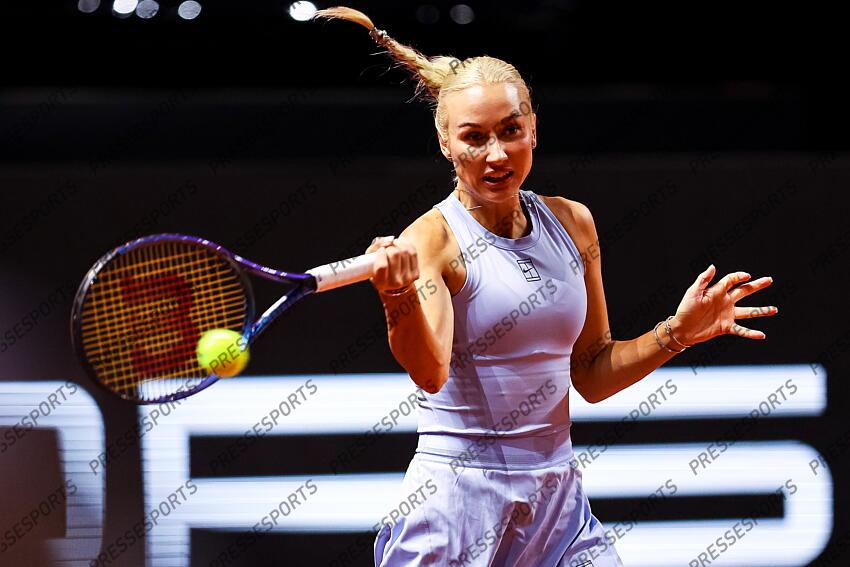 14.04.2025, Porsche Arena, Stuttgart, GER, WTA Tour, Stuttgart Porsche Grand Prix, im Bild im Bild Anastasia Potapova, Anastasia Potapova vs Clara Tauson DEN // during the Stuttgart Porsche Grand Prix Tournamen of the WTA Tour at the Porsche Arena in Stuttgart, Germany on 2025/04/14. EXPA Pictures © 2025, PhotoCredit: EXPA/ Eibner-Pressefoto/ Roger Buerke ATTENTION - OUT of GER PORSCHE TENNIS GRAND PRIX 