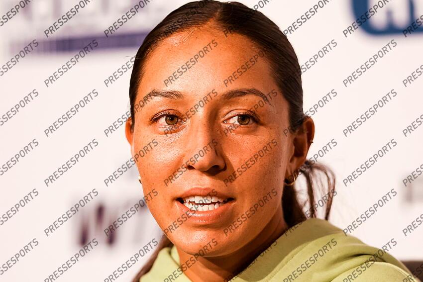 14.04.2025, Porsche Arena, Stuttgart, GER, WTA Tour, Stuttgart Porsche Grand Prix, im Bild Jessica Pegula (USA) beim Interview // during the Stuttgart Porsche Grand Prix Tournamen of the WTA Tour at the Porsche Arena in Stuttgart, Germany on 2025/04/14. EXPA Pictures © 2025, PhotoCredit: EXPA/ Eibner-Pressefoto/ Roger Buerke ATTENTION - OUT of GER PORSCHE TENNIS GRAND PRIX 