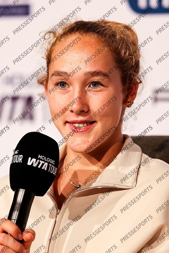 14.04.2025, Porsche Arena, Stuttgart, GER, WTA Tour, Stuttgart Porsche Grand Prix, im Bild Mirra Alexandrowna Andrejewa beim Interview // during the Stuttgart Porsche Grand Prix Tournamen of the WTA Tour at the Porsche Arena in Stuttgart, Germany on 2025/04/14. EXPA Pictures © 2025, PhotoCredit: EXPA/ Eibner-Pressefoto/ Roger Buerke ATTENTION - OUT of GER PORSCHE TENNIS GRAND PRIX 