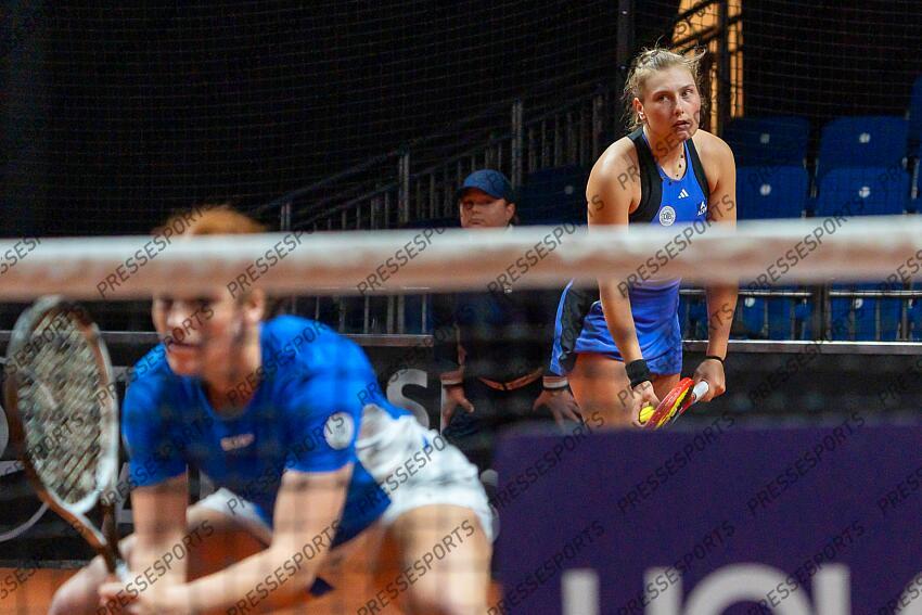14.04.2025, Porsche Arena, Stuttgart, GER, WTA Tour, Stuttgart Porsche Grand Prix, im Bild Nastasja Schunk beim Aufschlag, Jelena Ostapenko, Doppel Frauen, Runde 1 // during the Stuttgart Porsche Grand Prix Tournamen of the WTA Tour at the Porsche Arena in Stuttgart, Germany on 2025/04/14. EXPA Pictures © 2025, PhotoCredit: EXPA/ Eibner-Pressefoto/ Edward Cheung ATTENTION - OUT of GER PORSCHE TENNIS GRAND PRIX 