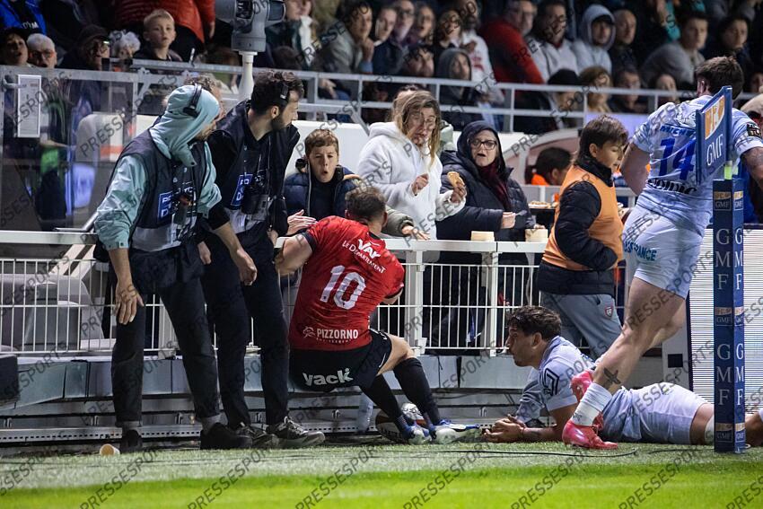 biggar (dan) TOULON-CLERMONT AUVERGNE (31-24) biggar (dan) projeté contre la barrière du stade 