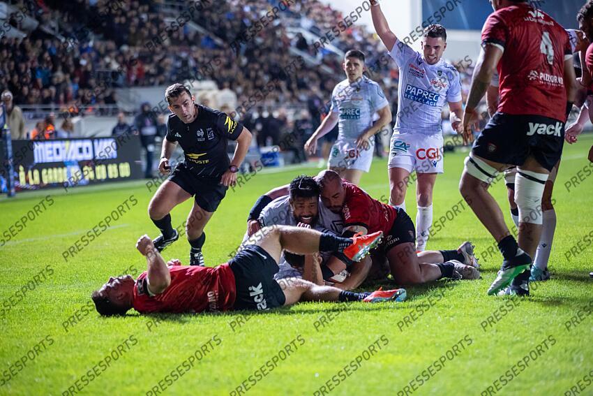 ramos (luc) fainga'a (folau) gros (jean baptiste) TOULON-CLERMONT AUVERGNE (31-24) action du 3e essai clermontois, 38' white (ben) moala (george) 