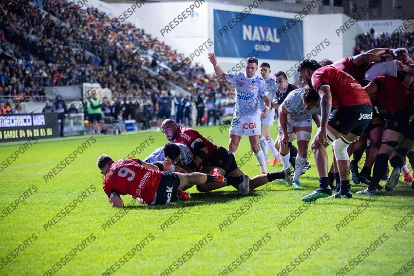 moala (george) fainga'a (folau) gros (jean baptiste) TOULON-CLERMONT AUVERGNE (31-24) action du 3e essai clermontois, 38' white (ben) 