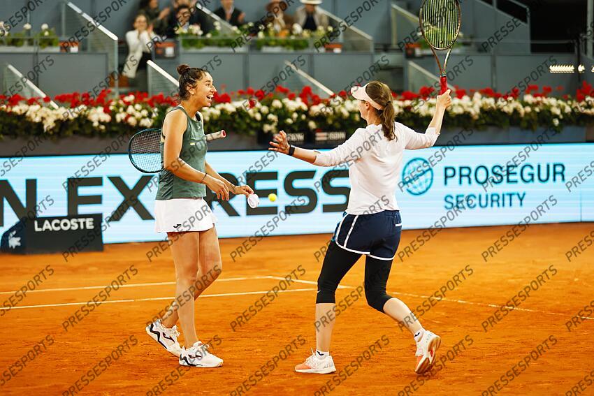(L-R) Sara Sorribes Tormo, Cristina Bucsa (ESP), MAY 5, 2024 - Tennis : Sorribes Tormo and Bucsa celebrate after point during Doubles final match against Barbora Krejcikova and Laura Siegemund on the WTA 1000 tournaments Mutua Madrid Open tennis tournament at the Caja Magica in Madrid, Spain. (Photo by Mutsu Kawamori/AFLO) MUTUA MADRID OPEN 