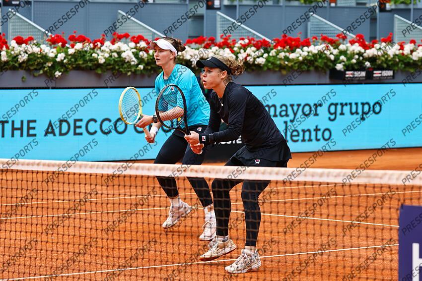 (L-R) Barbora Krejcikova (CZE), Laura Siegemund (GER), MAY 5, 2024 - Tennis : Krejcikova and Siegemund during Doubles final match against Cristina Bucsa and Sara Sorribes Tormo on the WTA 1000 tournaments Mutua Madrid Open tennis tournament at the Caja Magica in Madrid, Spain. (Photo by Mutsu Kawamori/AFLO) MUTUA MADRID OPEN 