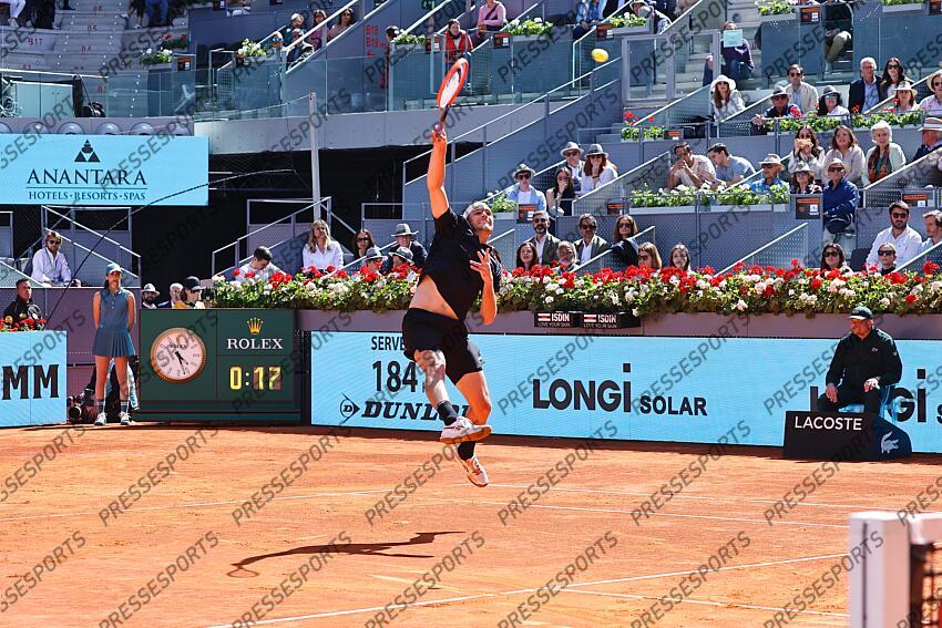 Taylor Fritz (USA), MAY 3, 2024 - Tennis : Taylor Fritz during singles Semi finals match against Andrey Rublev on the ATP tour Masters 1000 "Mutua Madrid Open tennis tournament" at the Caja Magica in Madrid, Spain. (Photo by Mutsu Kawamori/AFLO) MUTUA MADRID OPEN 