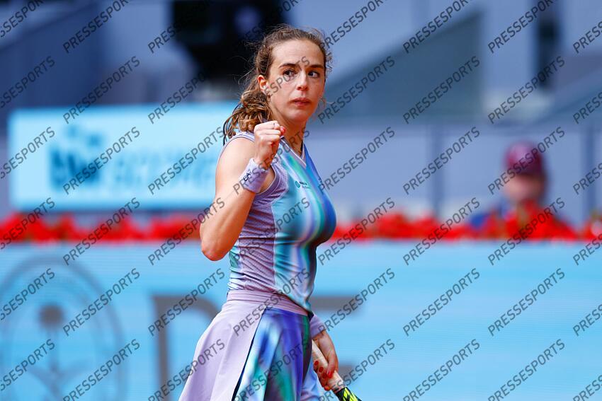 Lucia Bronzetti of Italy celebrates a point against Naomi Osaka of Japan during the Mutua Madrid Open 2025, ATP Masters 1000 and WTA 1000, tennis tournament celebrated at Caja Magica on April 22, 2025 in Madrid, Spain. OPEN DE MADRID 