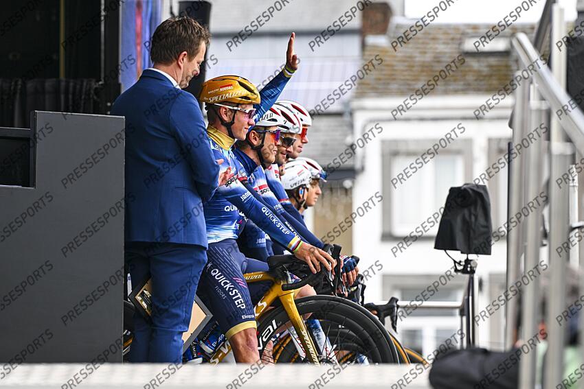 HUY, BELGIUM - APRIL 22 : Evenepoel Remco (BEL) of Soudal - Quick Step on stage before the start of the race during the Men Elite UCI 1.Pro 89th A.S.O. La Fleche Wallonne cycling race with start in Ciney and finish in Huy (205,2 km) on April 22, 2025 in Huy, Belgium, 22/04/2025 ( Photo by Vincent Kalut / Photo News LA FLECHE WALLONNE 